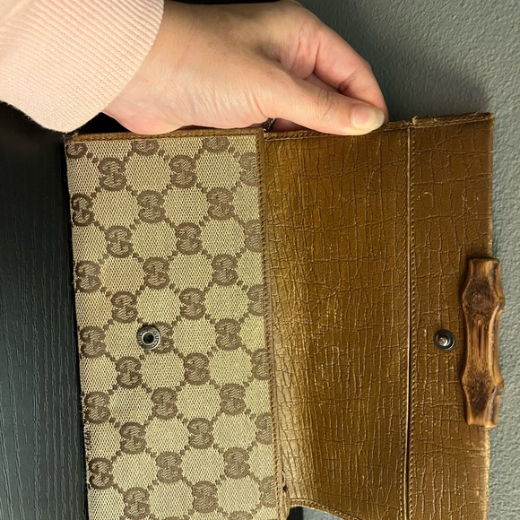 Gucci Monogram Beige and Brown Clutch with Bamboo Accent Collection - Picture 2 of 4